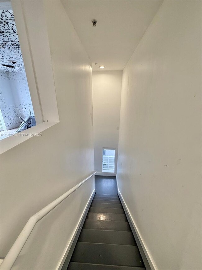 Building Photo - 1966 Biarritz Dr