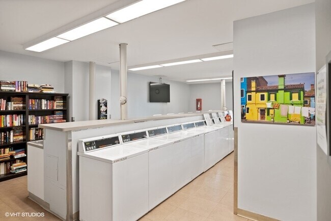 Building Photo - 1030 N State St