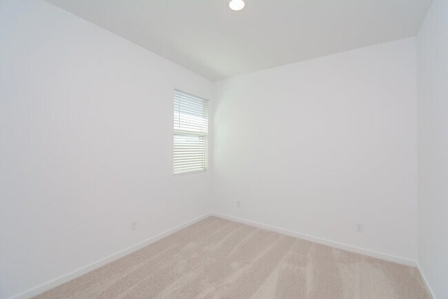 Building Photo - 19901 W Badgett Ln