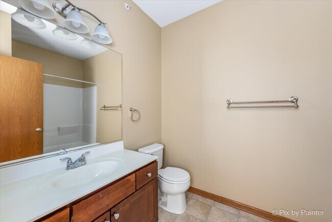 Building Photo - 2215 Aurora Dr