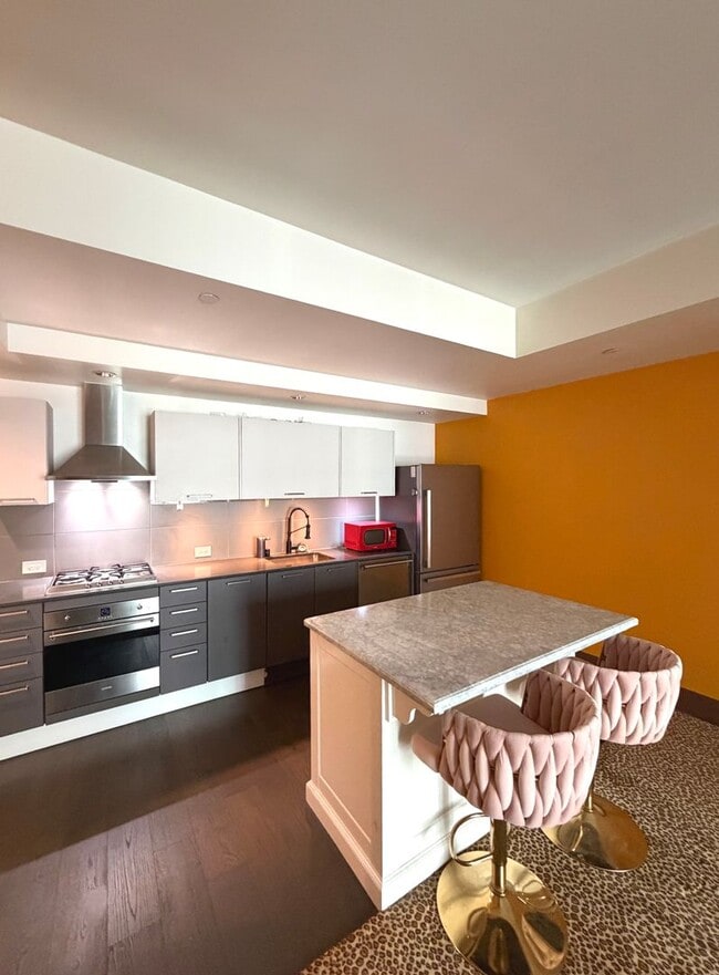 Building Photo - NEW CONSTRUCTION Funky 600sf 1BR/1BA Mid-Market AVAILABLE NOW