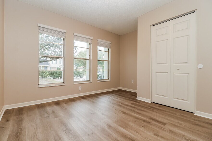 Building Photo - 1828 Craven Dr