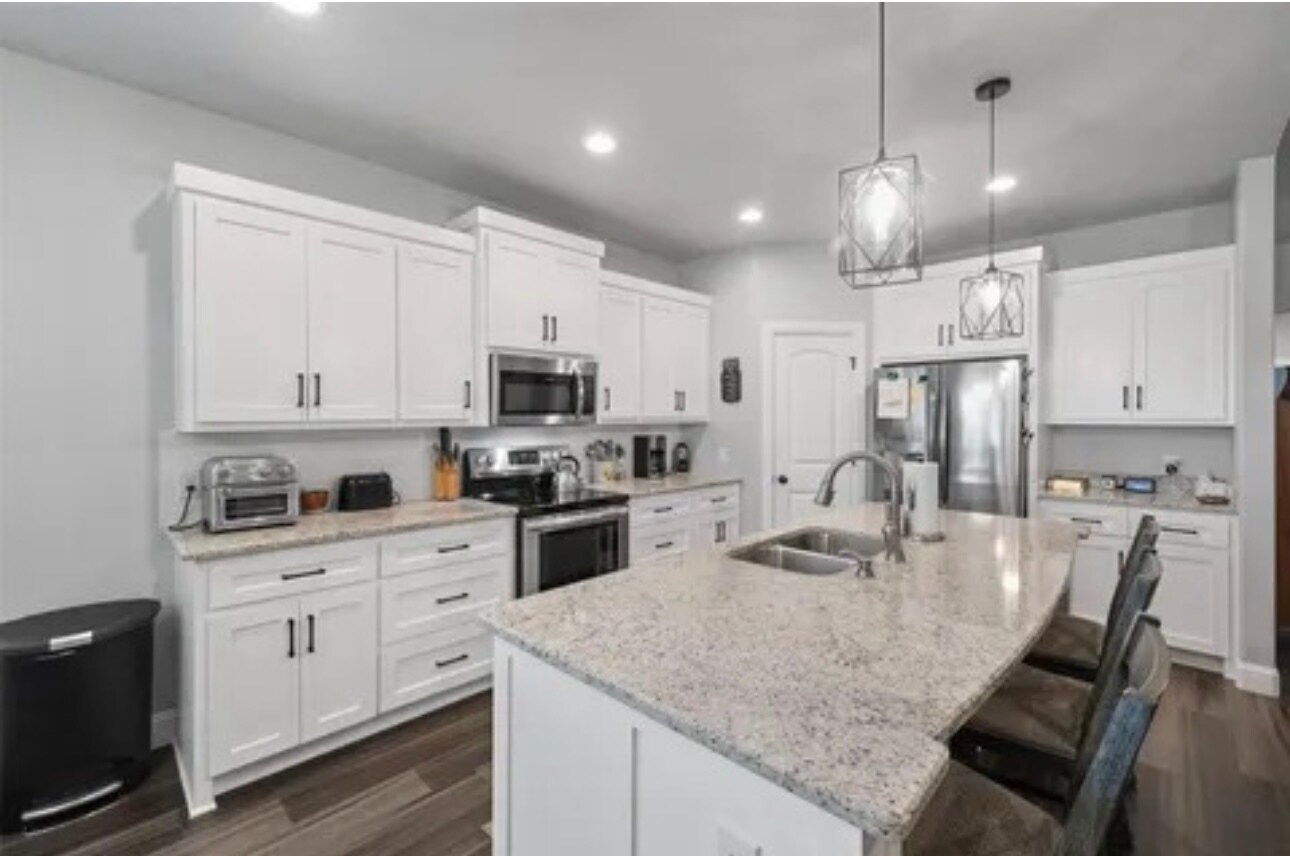 Building Photo - 1418 Cheyenne Trl