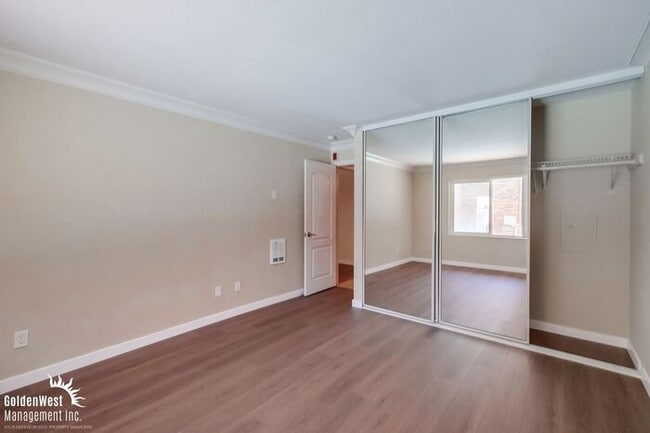 Building Photo - Charming 1Bdm 1Ba Coastal Condo in Pacific Beach!