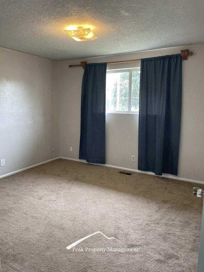 Building Photo - 8701 Brynwood Dr