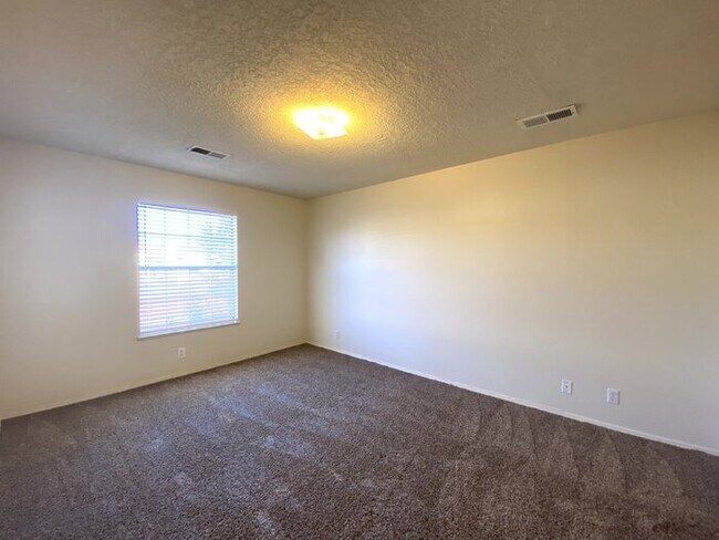Building Photo - 2nd Floor - 2BR/2Bath - Balcony - 1Car Garage