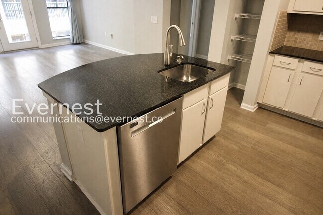 Building Photo - Chic 1 Bed, 1 Bath Condo with Carport/ Available Now!