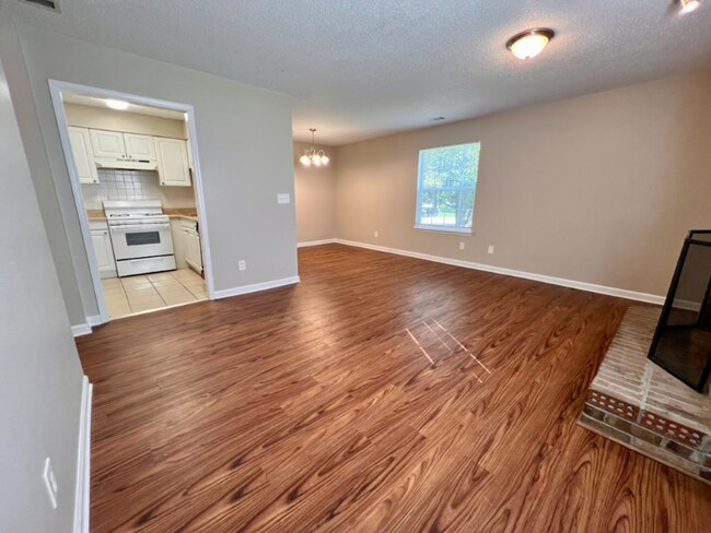 Building Photo - 2614 Dorian Dr SW
