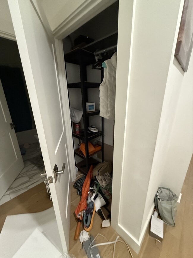 Building Photo - 946 Saratoga St