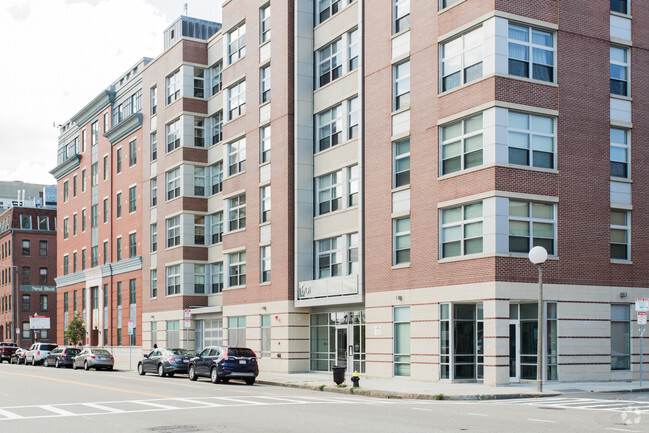 Building Photo - Albany Street Apartments, 601