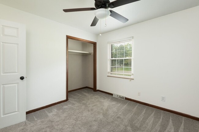 Building Photo - 11744 N Williamsburg Dr