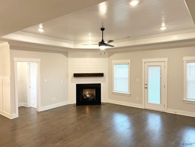 Building Photo - 142 Rugby Dr