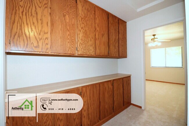 Building Photo - 1844 Breckenwood Dr