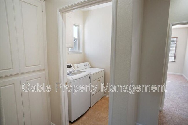 Building Photo - 30343 W Cedar Oak Ln