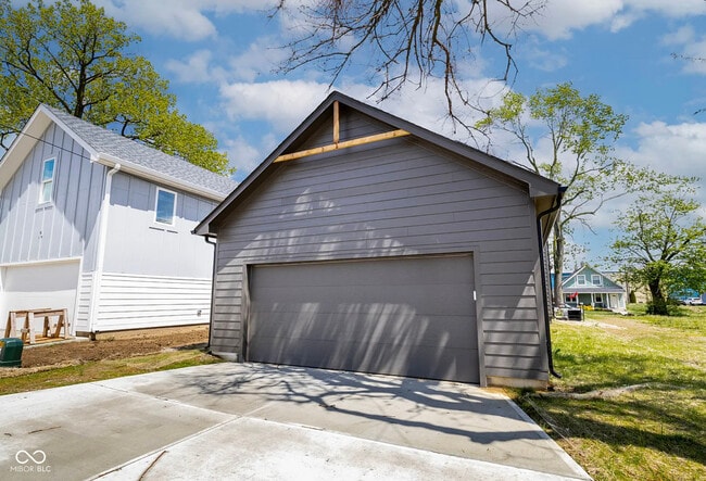 Building Photo - 2020 Columbia Ave