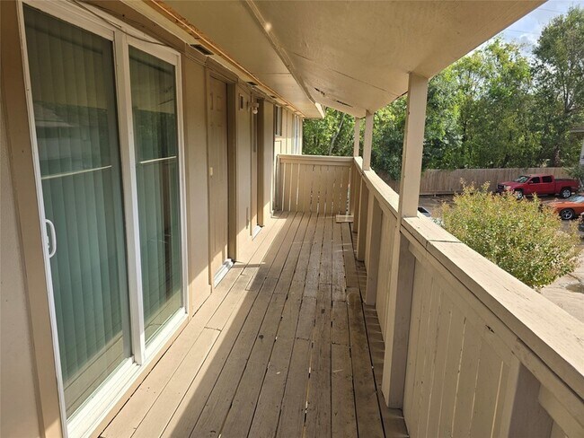 Building Photo - 5628 Birchmont Dr