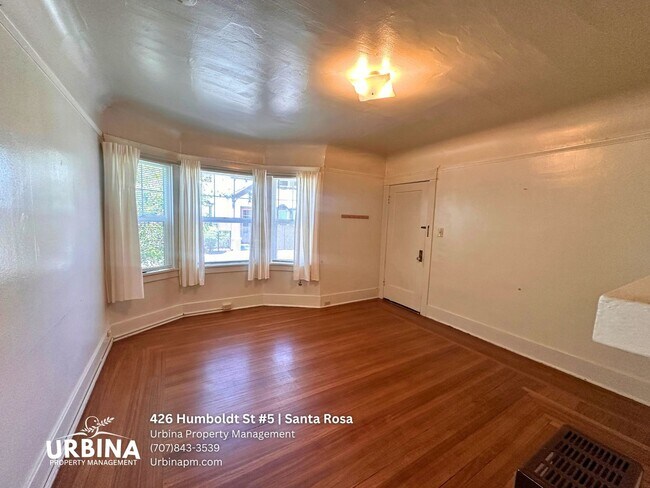 Building Photo - 1-Bedroom Apartment with Vintage Charm Near Downtown Santa Rosa