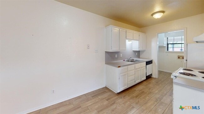 Building Photo - 802 Hackberry St