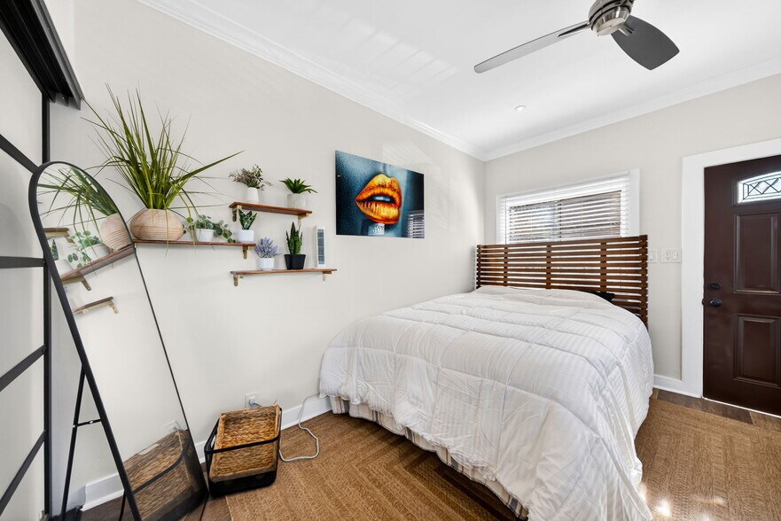 Building Photo - 5919 Lexington Ave