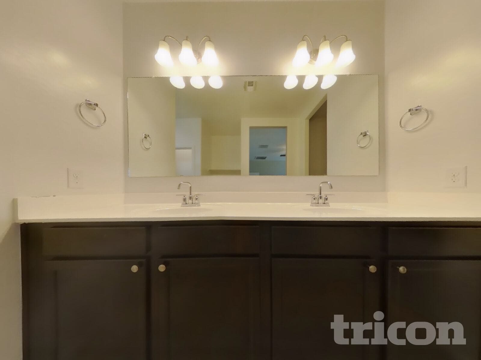 Building Photo - 31026 W Earll Dr