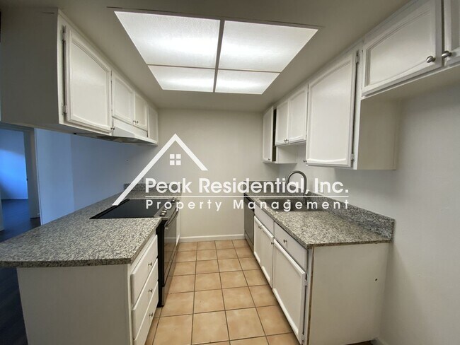 Building Photo - Charming Citrus Heights 3bd/2ba Duplex with 2 Car Garage