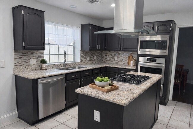 Building Photo - 16910 Country Bridge Rd