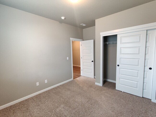 Building Photo - Gorgeous Newer Single Family Home in West ...