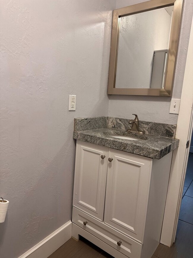 Building Photo - 3 Bedroom Home Across From Trolley Square