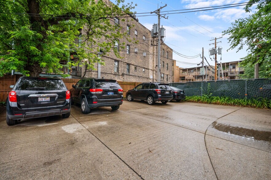 Building Photo - 909 W Buena Ave