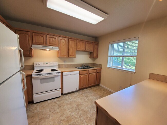 Building Photo - Beautiful Condo in Gilham