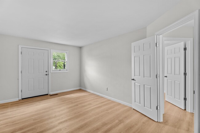 Building Photo - 336 Winfield Ave