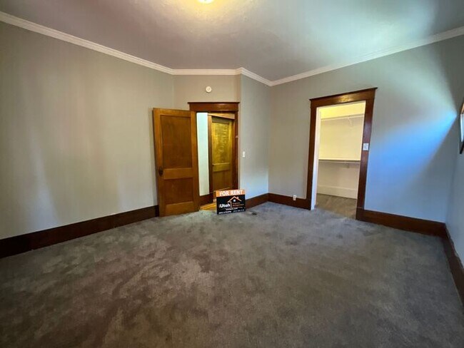 Building Photo - 3 bedroom 2 bath 1 car garage Home- Small Dog Friendly