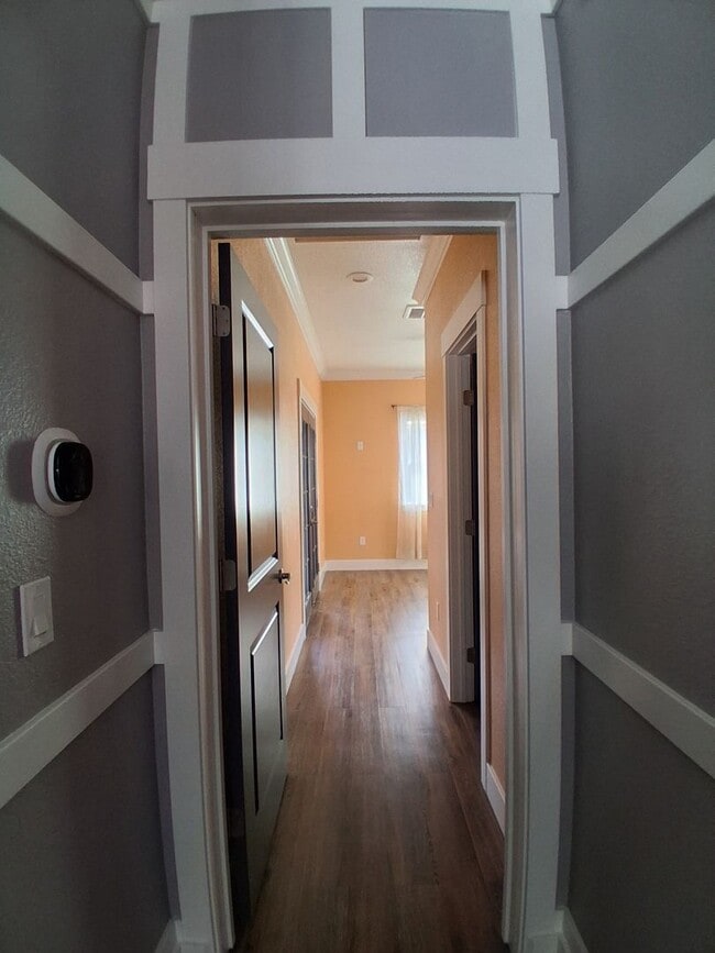 Building Photo - 2112 Eicher Ave
