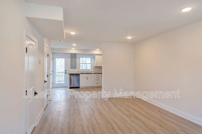 Building Photo - 253 Stribling Ave