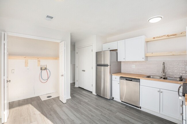 Building Photo - Beautiful 2-bedroom in the heart of Raymore!