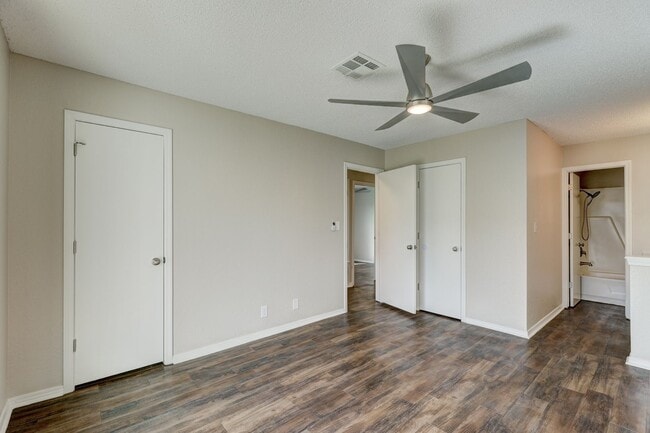 Building Photo - Home Like Living at Apartment Prices
