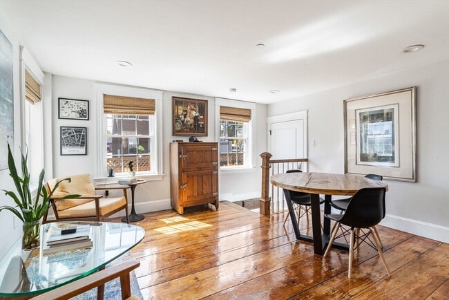 Building Photo - 8 Osborne St