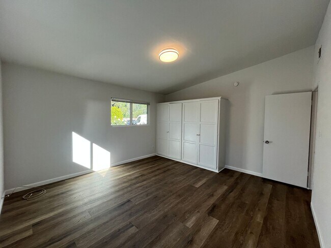 Building Photo - Fully remodeled Reseda 3+2 home w/solar panels to help lower your utility costs!