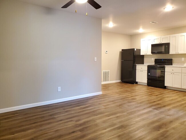 Building Photo - 219 Cane Creek Ln