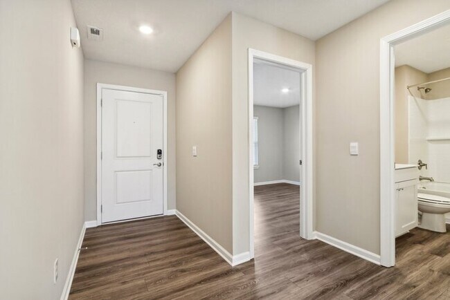 Building Photo - Fantastic 3bd/2ba home! Let yourself in!