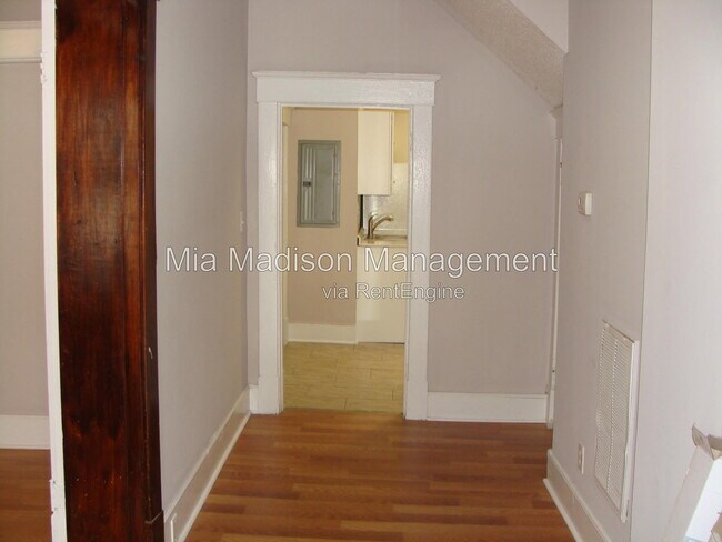 Building Photo - 513 W 35th St
