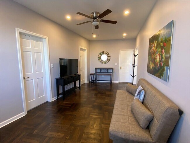 Building Photo - 2 Nicholas St