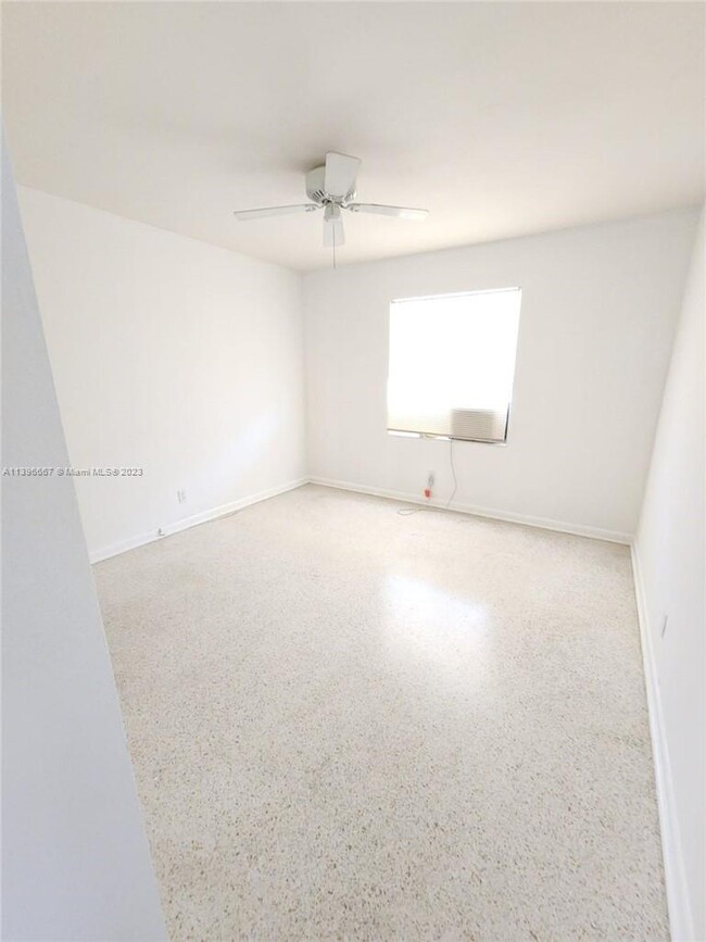 Building Photo - 330 Southwind Dr
