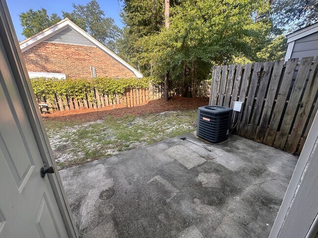 Building Photo - 2228 Yaupon Dr