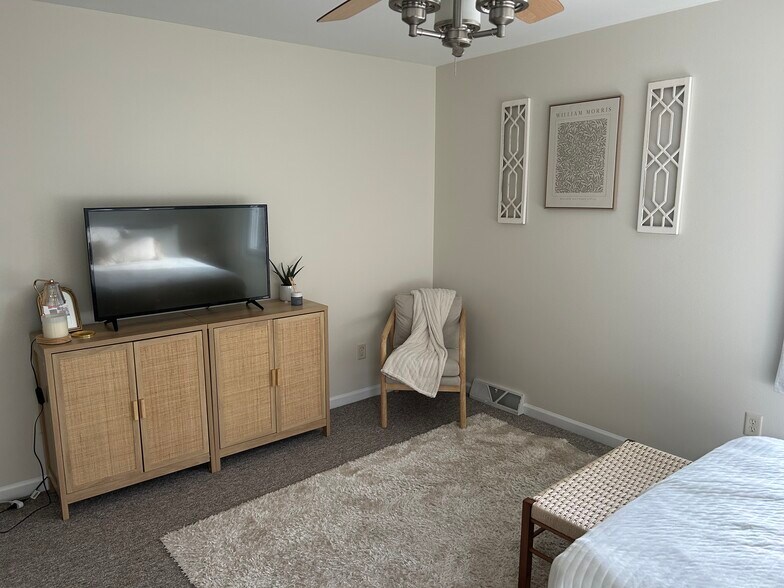 Upstair Bedroom - 112 Cook St