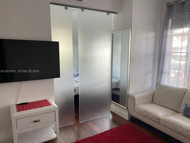 Building Photo - 526-515 15th St