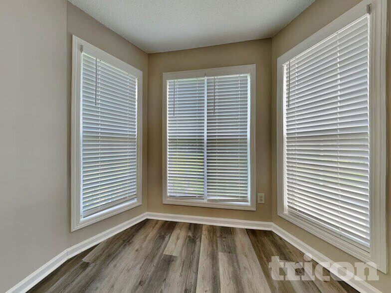 Building Photo - 745 Remington Cir