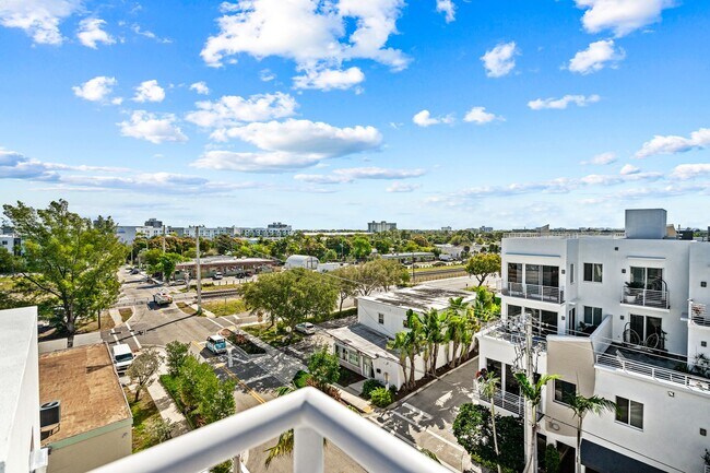 Building Photo - Monthly rental for Season , ( min 4 months)