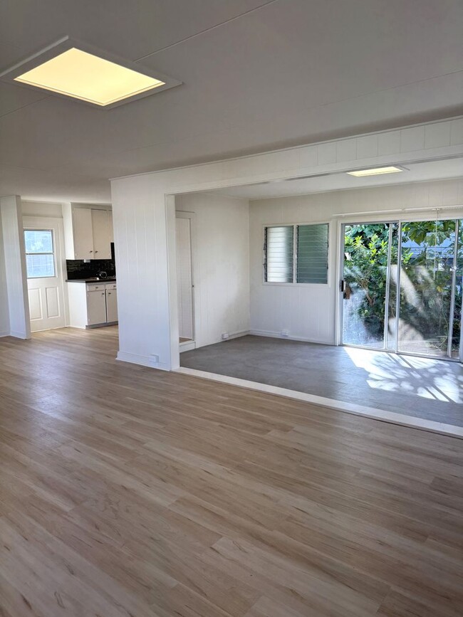 Building Photo - Kaimuki - Renovated Singled Family Home - ...