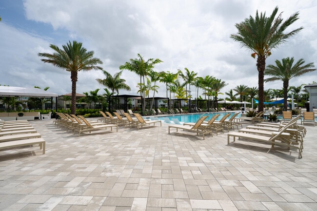 Building Photo - 9597 Regal Palm Ct